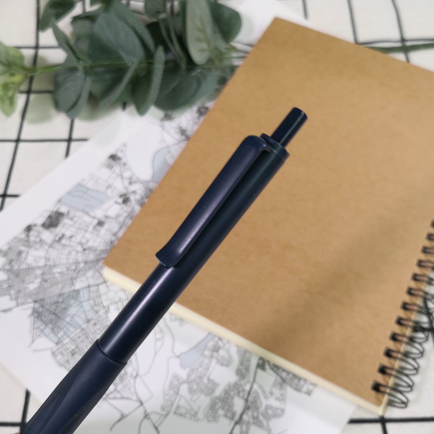 三角葉磨砂按壓式原子筆